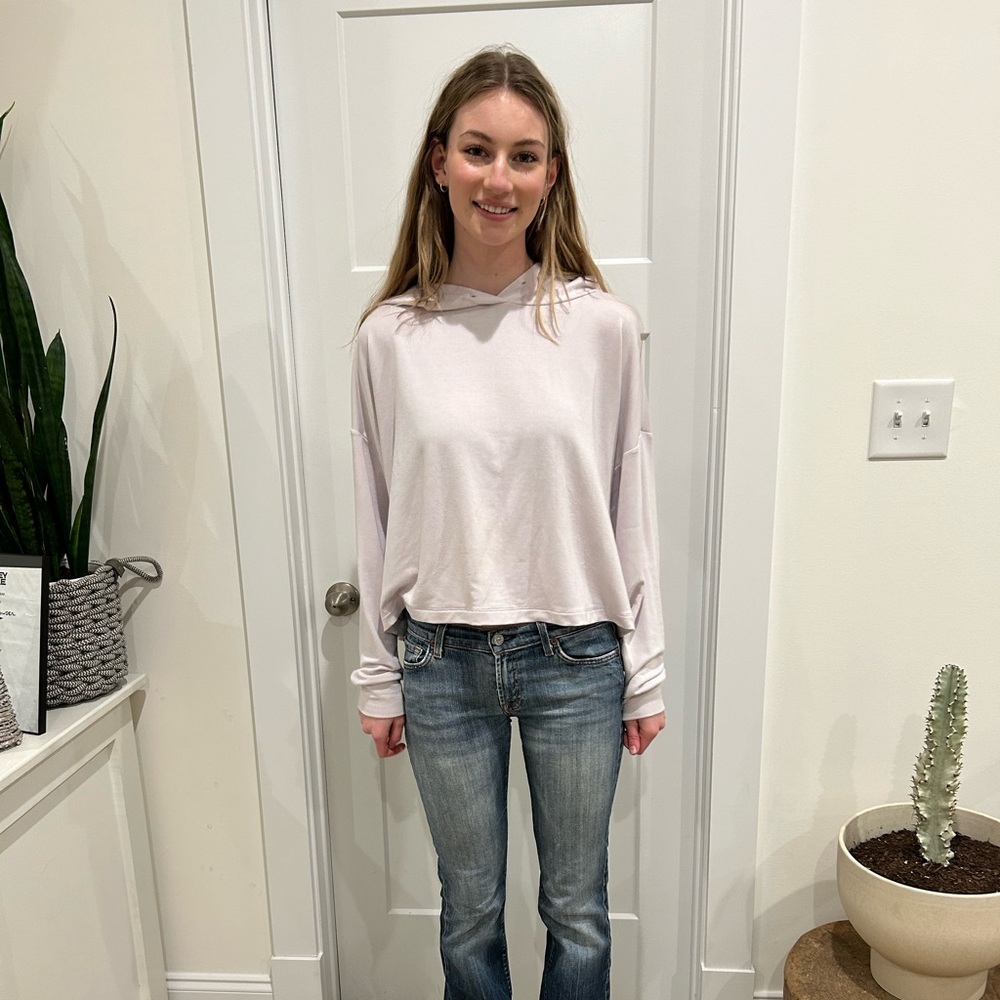 Light pink Zella pull over crop sweater